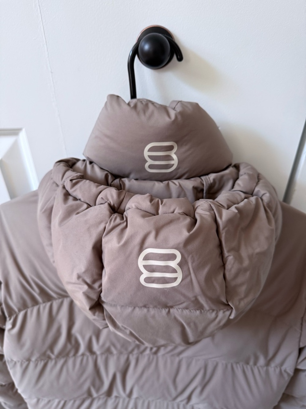 Aritzia Super Puff Mid Puffer Jacket - Modern Taupe - Picture 6 of 8